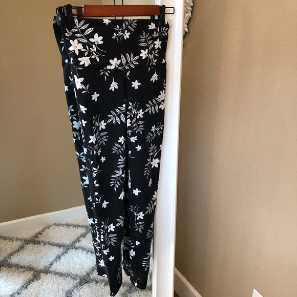 1 LEFT 💫 NEW IN PACKAGE FLORAL LEGGING - Picture 6 of 8